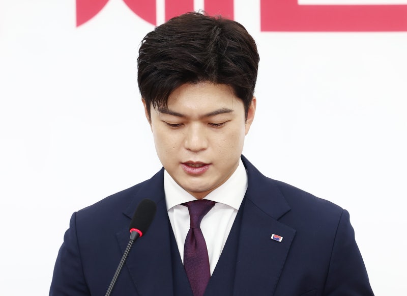<b>퇴임</b>하는 野 <b>김용태</b> “개혁 의지 모을 것”… 당 쇄신 ‘안갯속’