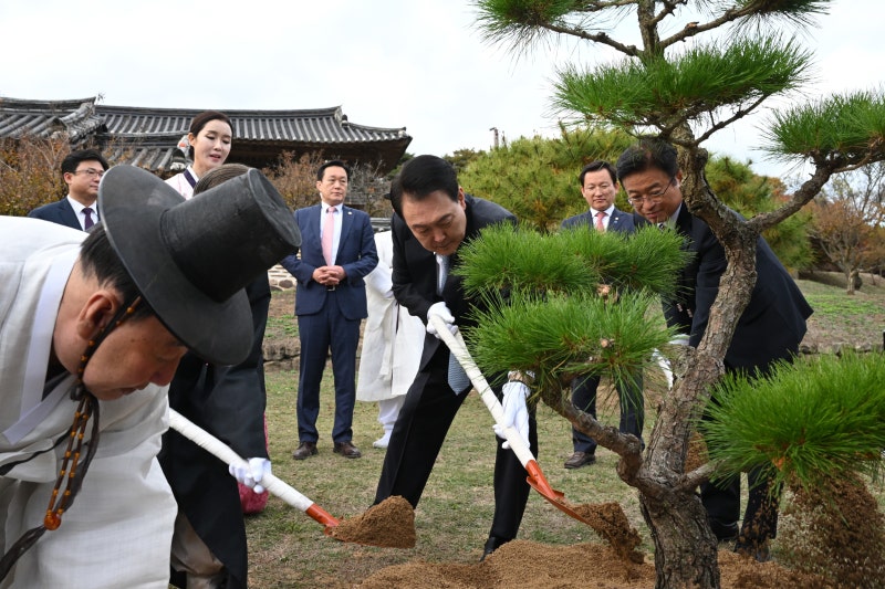 병산서원 ‘<b>윤석열</b> 전 대통령 방문 <b>기념</b>비’ 사라져… 안동시 조사 나서