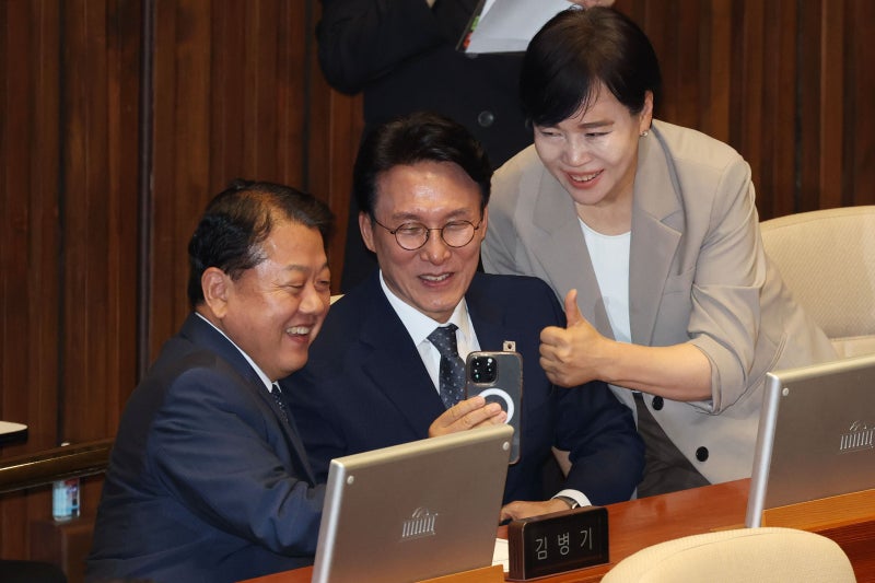 <b>김민석 국무총리 임명</b>동의안, 국회 본회의 통과
