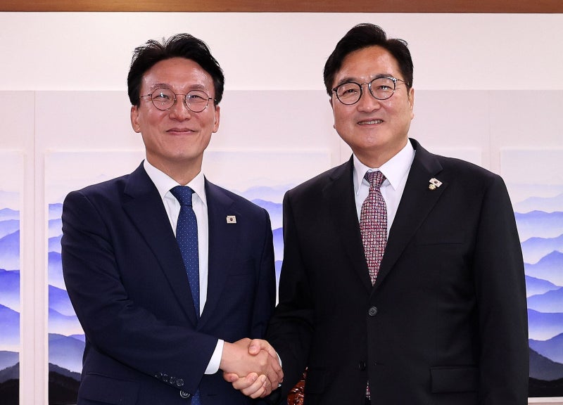 국회 찾은 <b>김민석</b> <b>총리</b> “야당도 <b>추경안</b> 표결 참여해야”