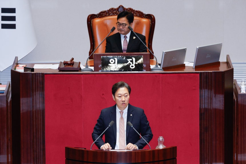 박수민 국민의힘 의원이 4일 오후 서울 여의도 국회에서 열린 제426회국회(임시회) 제5차 본회의에서 2025년도 제2회 추가경정예산안 반대 토론을 하고 있다. /뉴스1 