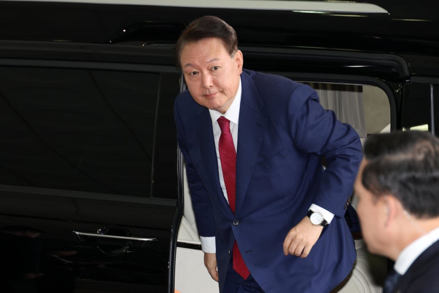 윤석열 전 대통령이 5일 오전 서초구 서울고등검찰청에 마련된 내란특검에서 2차 대면조사를 받기 위해 출석하고 있다. /뉴스1
