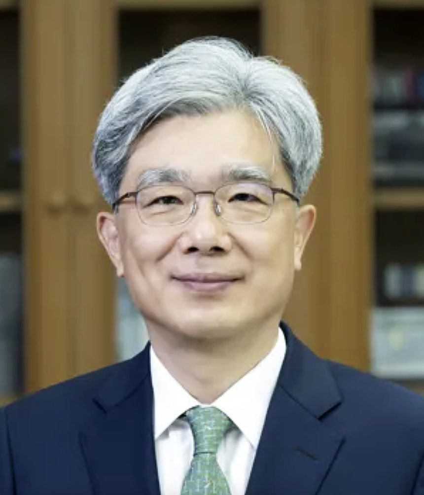 이재명 대통령이 26일 헌법재판소장 후보자에 김상환 전 대법관을 지명했다. /대통령실 제공