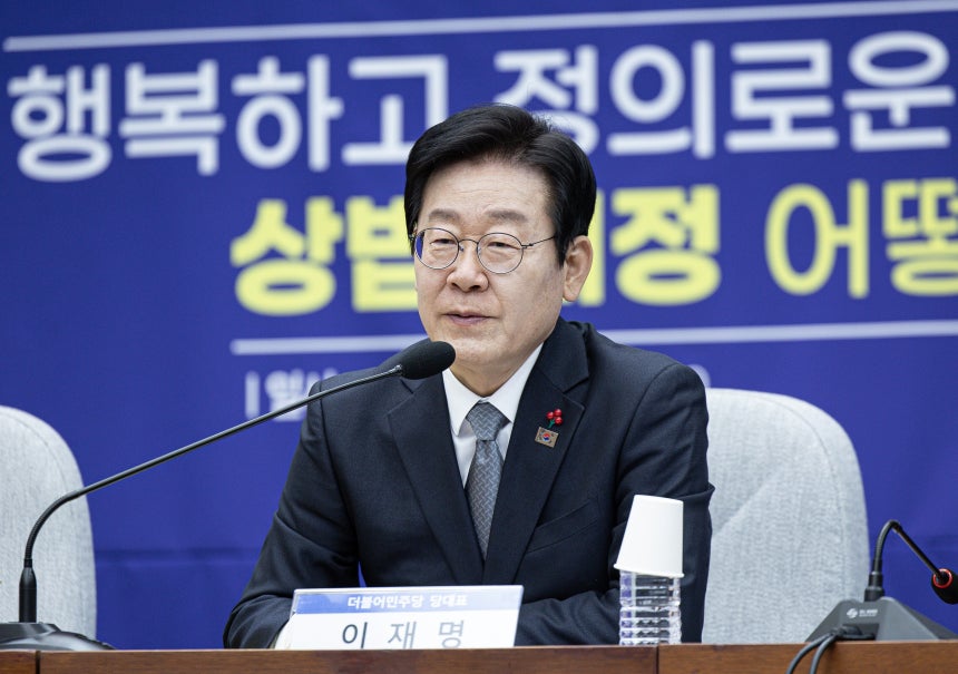 이재명 대통령이 당대표 시절인 지난해 12월 서울 여의도 국회에서 열린 민주당 정책 디베이트Ⅱ '행복하고 정의로운 대한민국, 상법 개정 어떻게 할 것인가?' 토론회에서 발언을 하고 있다./뉴스1