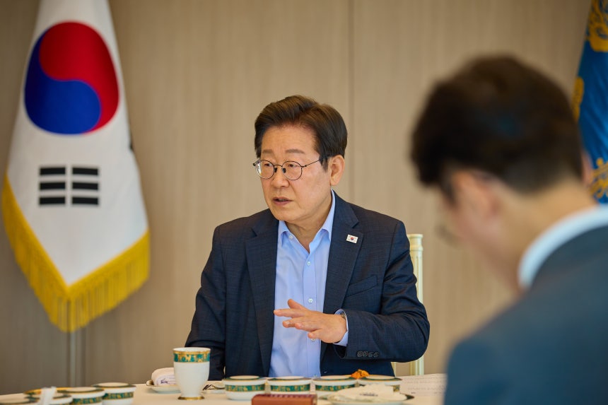 이재명 대통령이 7일 서울 용산 대통령실 청사에서 김민석 신임 국무총리와 오찬 회동에서 발언하고 있다./뉴스1