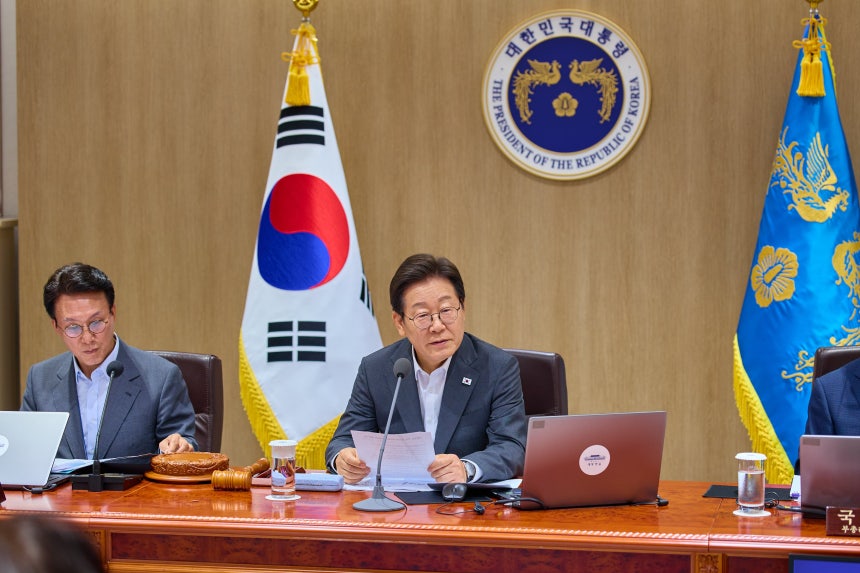 이재명 대통령이 8일 서울 용산 대통령실 청사에서 열린 국무회의에서 발언하고 있다. /대통령실 제공
