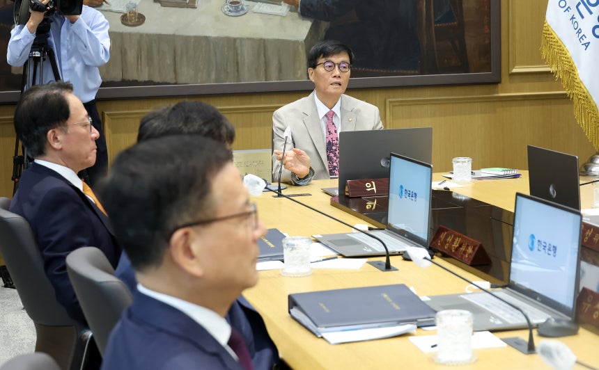 이창용 한국은행 총재가 10일 서울 중구 한국은행에서 금융통화위원회를 주재하고 있다. /연합뉴스
