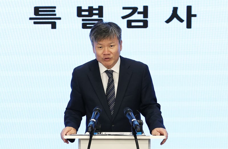 <b>김건희 특검</b> “‘집사’ <b>김예성</b> 지명<b>수배</b>… 제3국 도피 중”