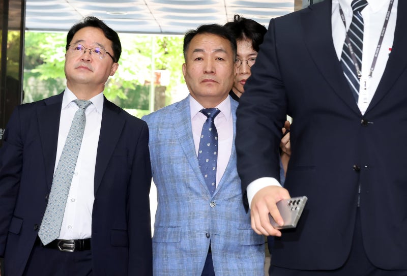 법원, <b>김계환</b> 전 해병대사령관 <b>구속영장 기각</b>