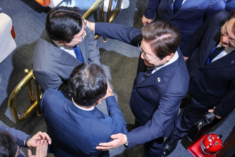 李 대통령, <b>정청래</b>·박찬대와 오늘 한남동 관저서 <b>만찬</b>