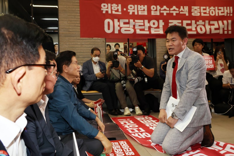 野 윤리위, ‘전대 소동’ <b>전한길</b>에 <b>경고 조치</b>… “징계 사례 없어”