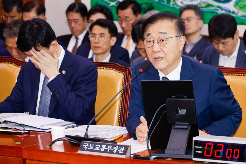 “대출 규제는 부분 치료제” 국토부, ‘집값’ 잡을 ‘<b>주택 공급</b>책’ ...