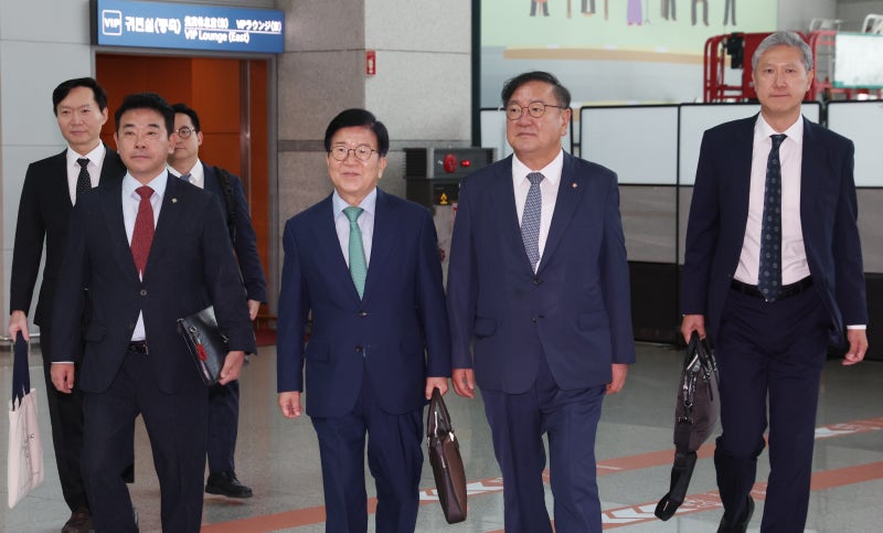 李 친서 전달할 中<b>특사단</b> 출국… 박병석 “시진핑 <b>APEC 참석</b> 요청”