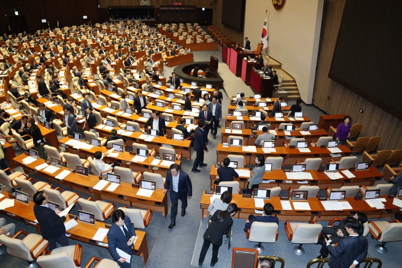 <b>인권위원</b> 이상현·우인식 <b>선출안 부결</b>… 국힘 “민주당 독재” 반발·퇴...