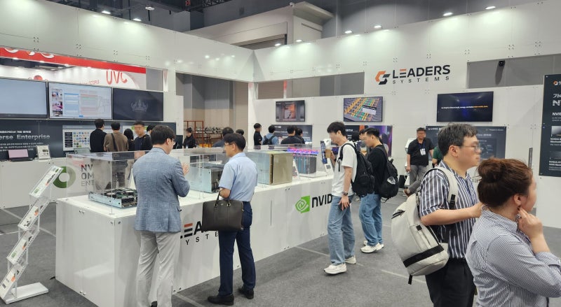 리더스시스템즈, 산업AI EXPO 참가... DGX B200 내부 공개부터 로봇 시뮬... - 뉴스 썸네일 이미지