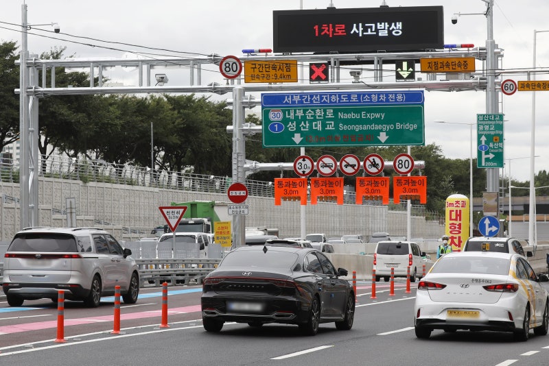 서울시, 극심한 정체 부른 <b>서부간선도로</b> 평면화 잠정 보류… <b>도로</b> <b>확대</b>
