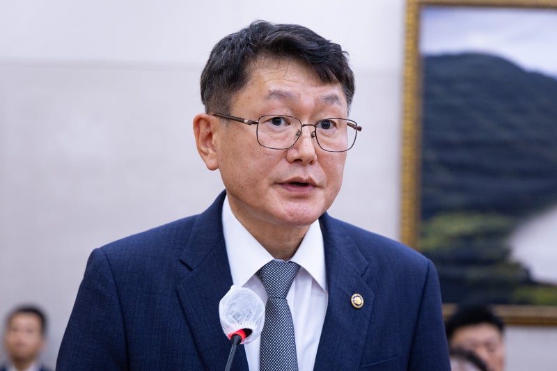 김용진 <b>해경청장</b>, <b>사의 표명</b>…“해경 순직에 책임감”