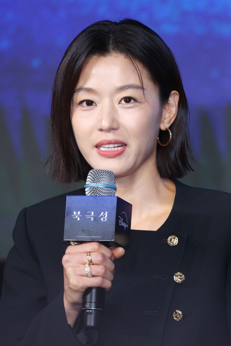 ‘혐중 <b>논란</b>’ <b>전지현</b>, “中 광고 취소 <b>북극성</b>과 관련 없다”