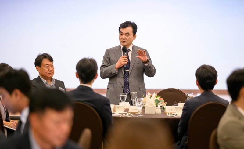 안규백 “현역 35만·<b>아웃소싱</b> 15만으로 50만 <b>병력</b> <b>유지</b>”