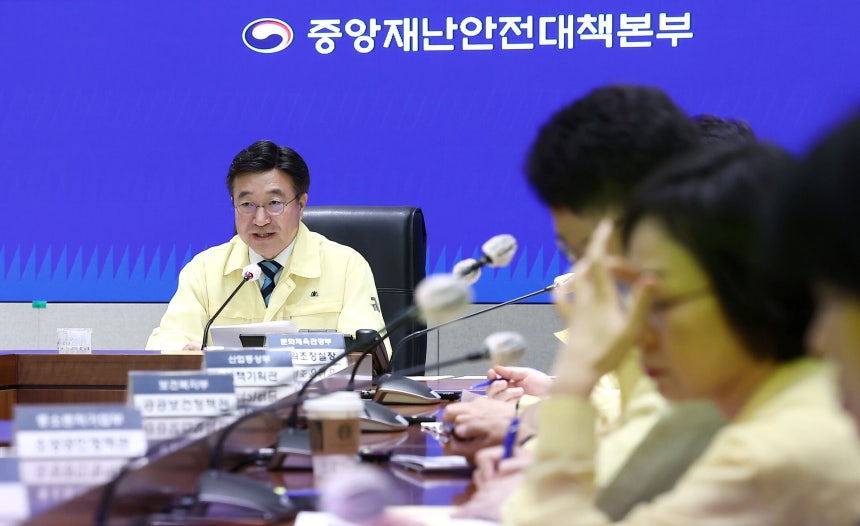 윤호중 행정안전부 장관이 지난 3일 서울 종로구 정부서울청사에서 열린 국가정보자원관리원 행정정보시스템 화재 관련 중대본 9차 회의에서 모두발언을 하고 있다. /뉴스1