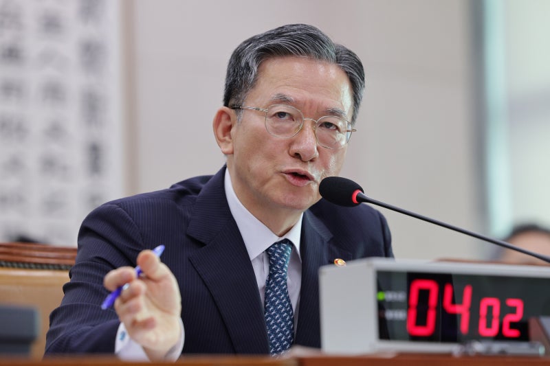 정성호 법무장관 “수사결과 따라 <b>국민의힘</b> 위헌정당 <b>해산청구</b> 검토”