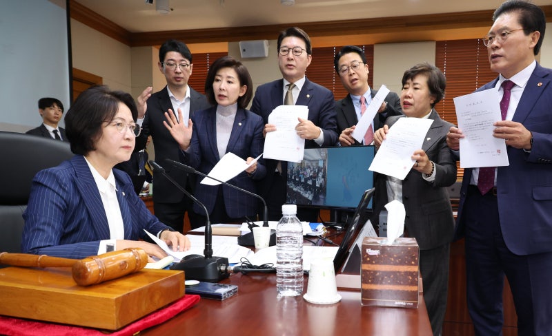 野, <b>대법원</b> 현장국감 <b>파행</b> 선언… “與, 법원 점령 시도”