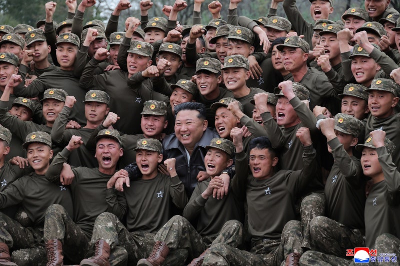 한중 정상회담한 날, <b>김정은</b> 러 <b>파병</b>부대 찾아 “싸우면 이기는 강군”