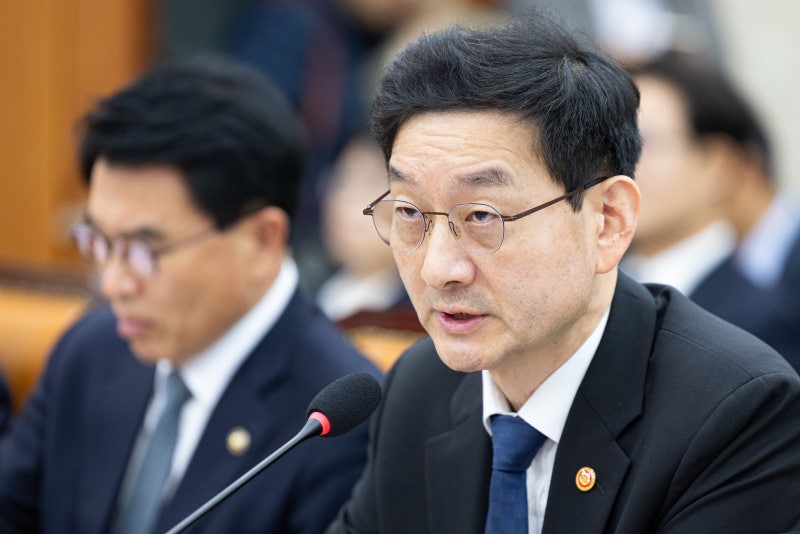 정부, <b>자살</b> 방지에 팔 걷는다… 연내 <b>대책추진본부 설치</b>