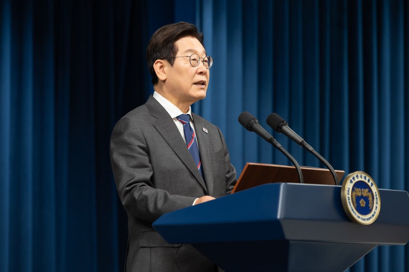 <b>정부</b> “李대통령, <b>정부 자산매각</b> 전면 <b>중단</b> 긴급 <b>지시</b>”
