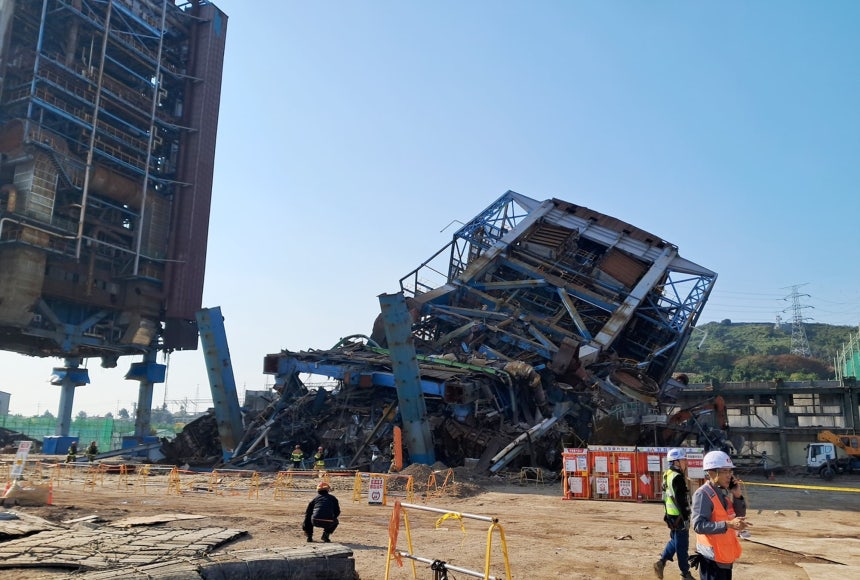 6일 오후 울산 남구 용잠동 한국동서발전 울산발전본부에서 대형 구조물이 무너져있다. /울산소방본부 제공