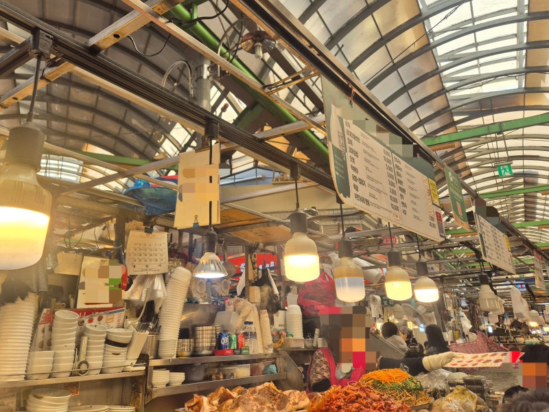 ‘<b>바가지 논란</b>’ <b>광장시장</b> 순대 노점, 영업정지 10일