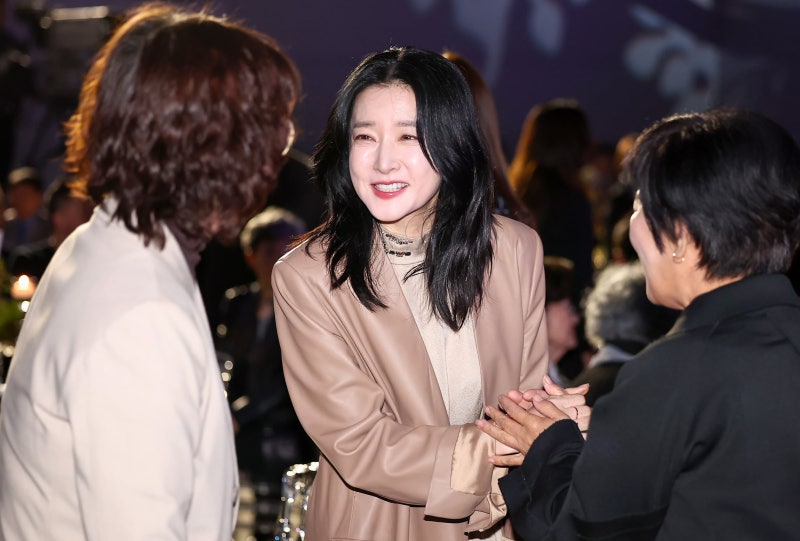 <b>이영애</b>, 태국인 중환자 전남대 수강생에 1000만원 <b>기부</b>