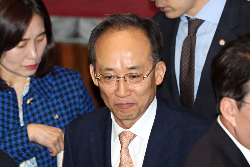 구속 영장 청구된 추경호, <b>한덕수 재판</b> 증인 나와 ‘<b>증언 거부</b>’