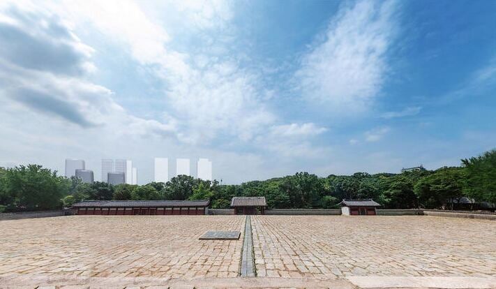 종묘 정전 상월대에서 세운지구를 바라본 시뮬레이션. 하얀색 건물은 사업시행계획 인가 완료된 구역에 새로 지어질 건물의 모습./서울시 제공