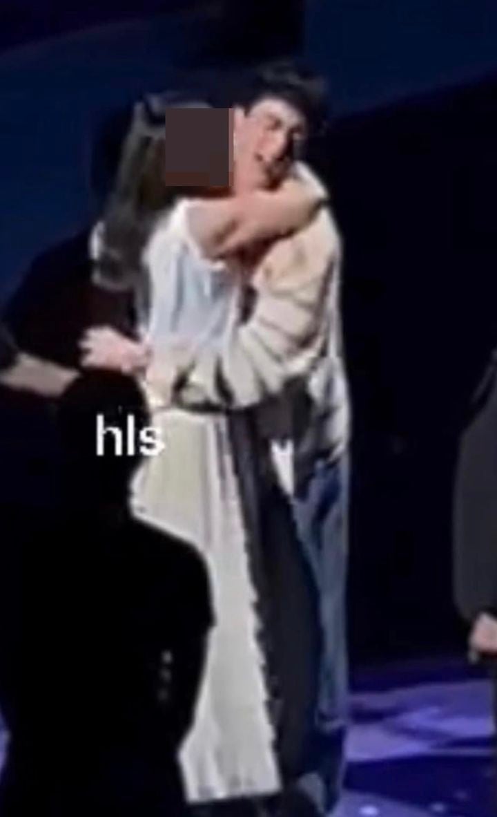 방탄소년단(BTS) 진에게 기습 뽀뽀하는 50대 일본인 여성 팬의 모습. /X(옛 트위터) 캡쳐