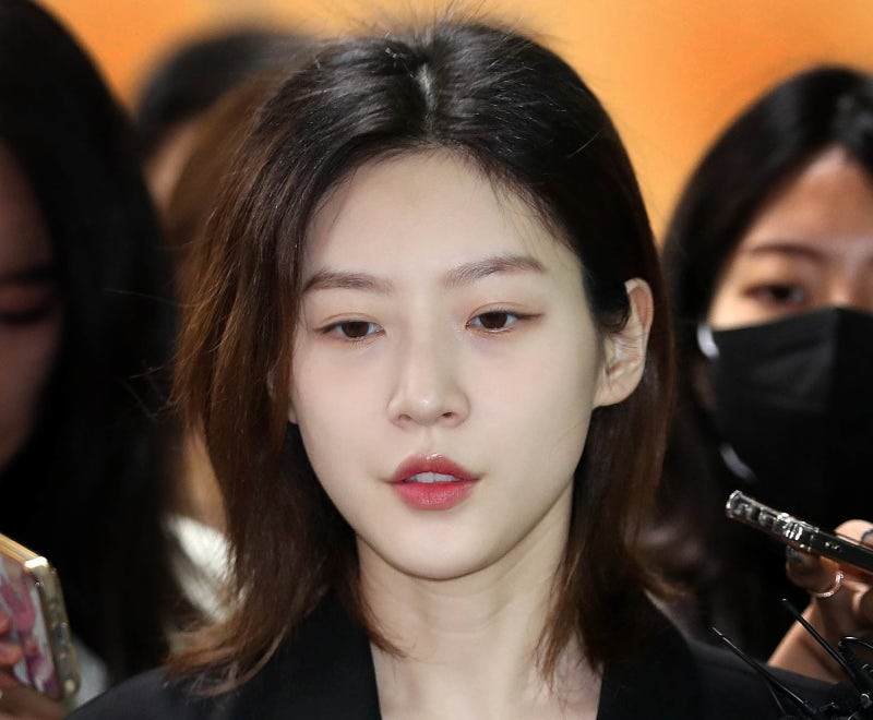 김새론 母, <b>김수현</b> 측 <b>변호사 징계 요청</b>… “조울증 환자라며 모욕”