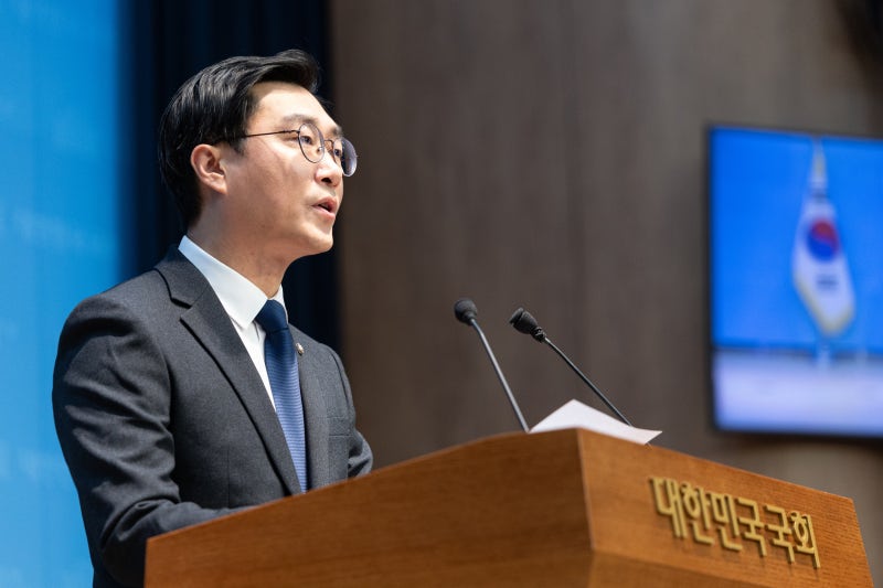 <b>장경태</b> “‘비서관 추행’ 무고죄 고소…<b>데이트폭력</b> 사건”