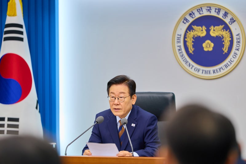 李, 내달 3일 ‘<b>계엄 1년</b>’ <b>특별담화</b>·외신 기자회견