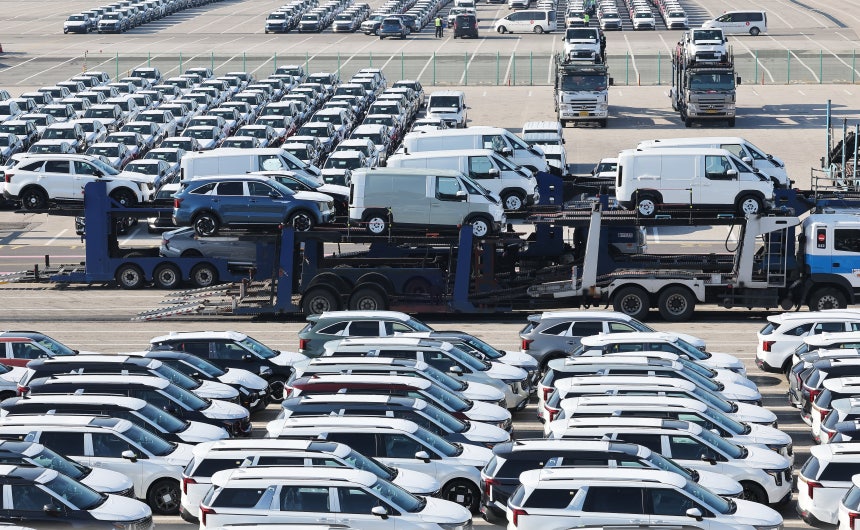 Export cars parked at Pyeongtaek Port, Gyeonggi Province. /Yonhap News