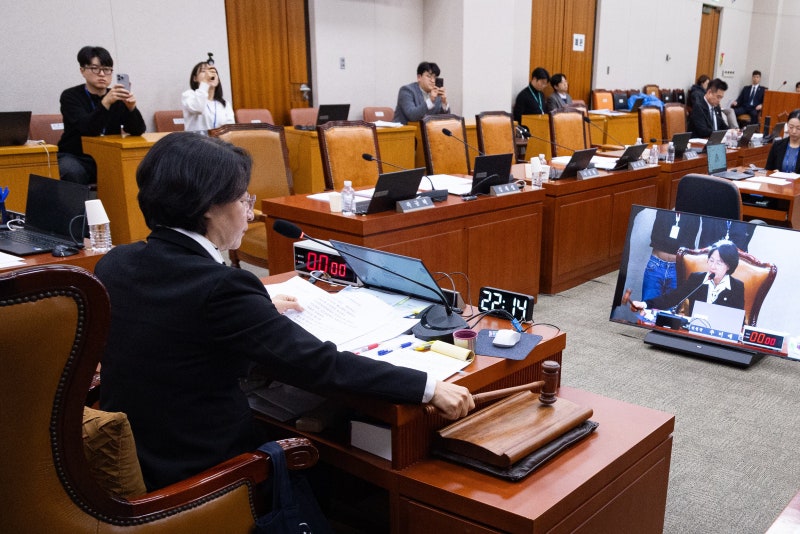 ‘<b>내란재판부 설치법</b>·법왜곡죄법’ 민주당 주도 법사위 통과