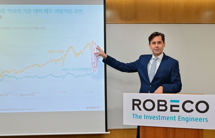 10일 서울 영등포구 한국투자교육원에서 조슈아 크랩 로베코자산운용 대표가 '로베코 2026년 글로벌 주식시장 전망 간담회'에서 발언하고 있다./엑세스커뮤니케이션 제공