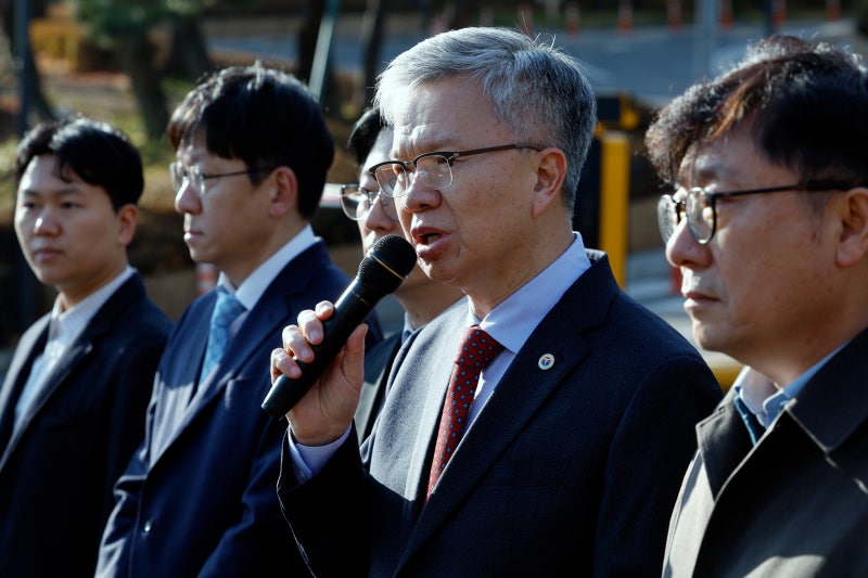 의협, 윤석열 전 대통령 등 5명 검찰 <b>고발</b>…“<b>의대 증원</b> 강행 책임”