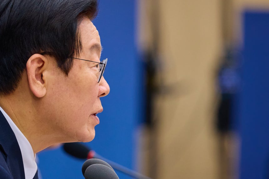 이재명 대통령이 세종시 정부세종컨벤션센터에서 열린 업무보고에서 발언하고 있다./뉴스1