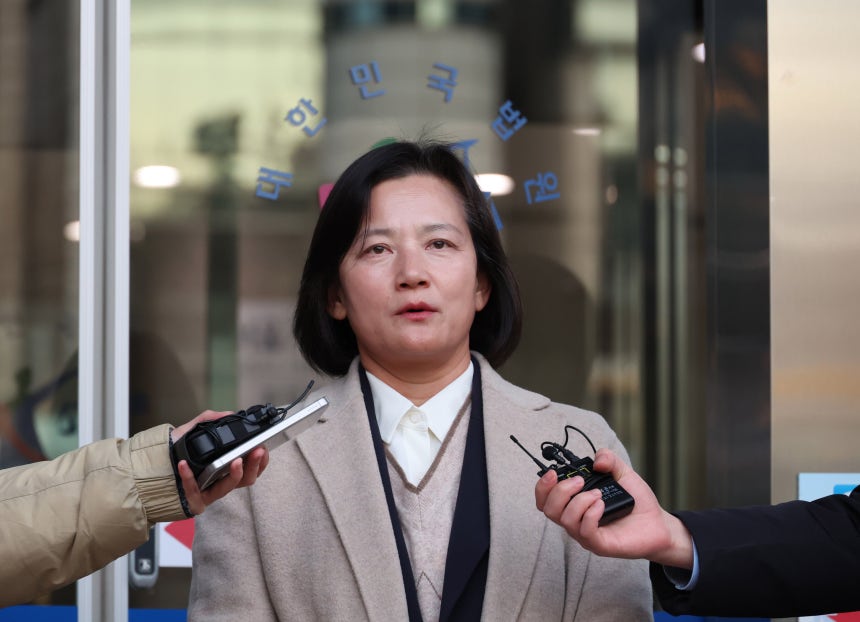 대검검사급(검사장) 보직에 있던 정유미 법무연수원 연구위원이 고검검사급(차장·부장검사) 보직인 대전고검 검사로 강등 발령난 것과 관련해 정성호 법무부 장관을 상대로 인사명령 처분 