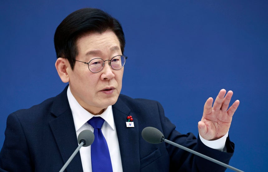 이재명 대통령이 16일 정부세종컨벤션센터에서 열린 보건복지부(질병관리청)·식품의약품안전처 업무보고에서 발언하고 있다./대통령실통신사진기자단