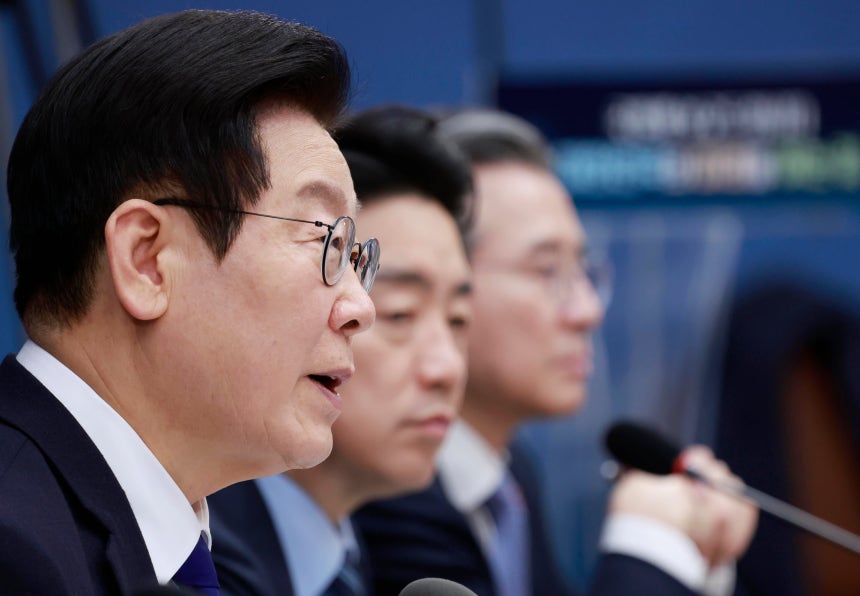 이재명 대통령이 16일 정부세종컨벤션센터에서 열린 보건복지부(질병관리청)·식품의약품안전처 업무보고에서 발언하고 있다./대통령실통신사진기자단