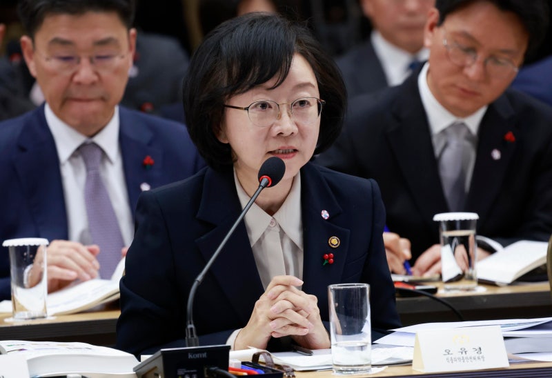 李 “의약품·<b>의료</b>기기 허가 심사 속도 내라”…식약처장 “240일로 단축...