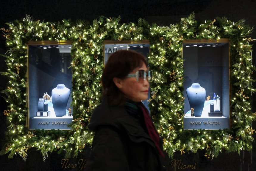 12일 중국 장쑤성 난징시 데지프라자 쇼핑몰 한 보석상./연합뉴스