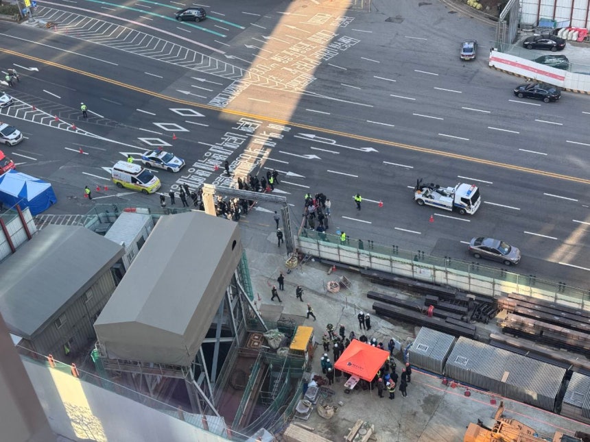 18일 오후 1시 22분쯤 여의도 신안산선 복선전철 지하 공사 현장에서 사고가 발생해 최소 2명이 다쳤다./독자 제공