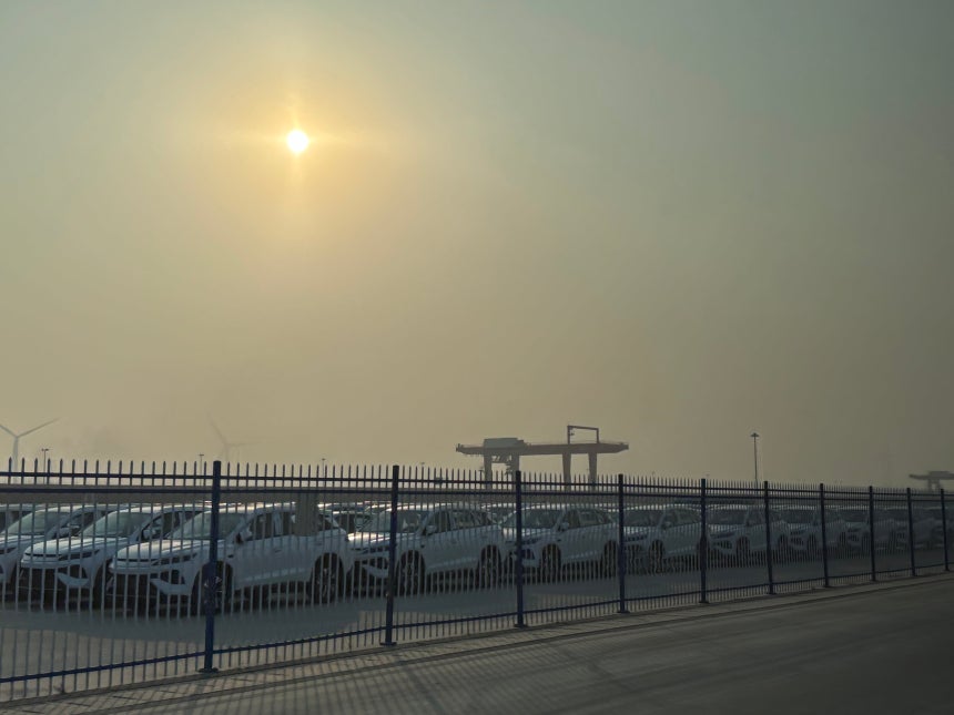 10일 오후 중국 정저우 국제육로항 서작업구역에서 유럽 수출을 앞둔 BYD 신차들이 전용 구역에 주차돼 있다.정저우엔 BYD 최대 케파 공장이 있다./정저우(중국)=이은영 특파원